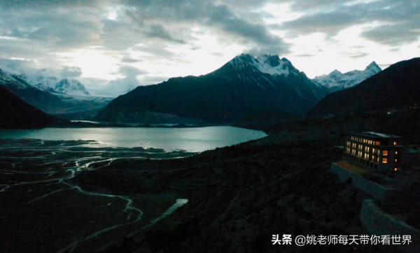 探訪冰川、峽谷徒步，睡在松贊新店，開啟一場自然大冒險