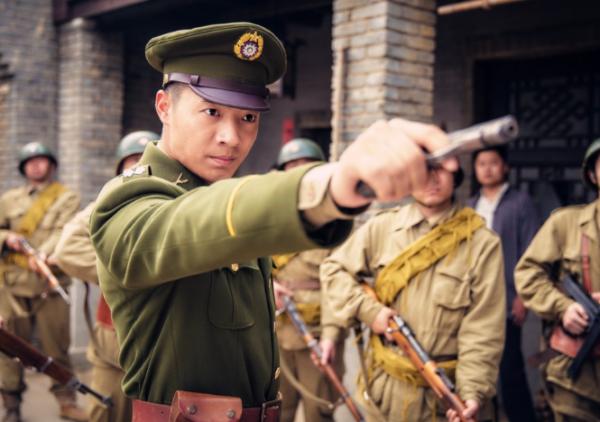抗日狂人王勁哉：怒斬日軍來使引發大戰，單槍匹馬投奔毛主席