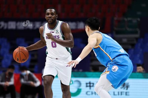 雙殺！CBA常規賽第22輪：山東高速男籃104-98戰勝青島隊