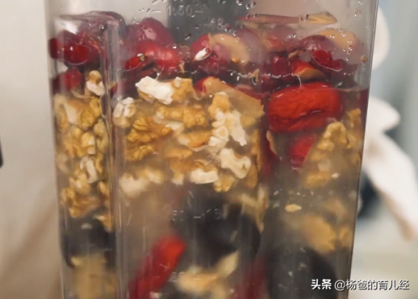 用黑木耳搭配核桃，做成育兒飲品太香甜，營養美味，孩子特喜歡