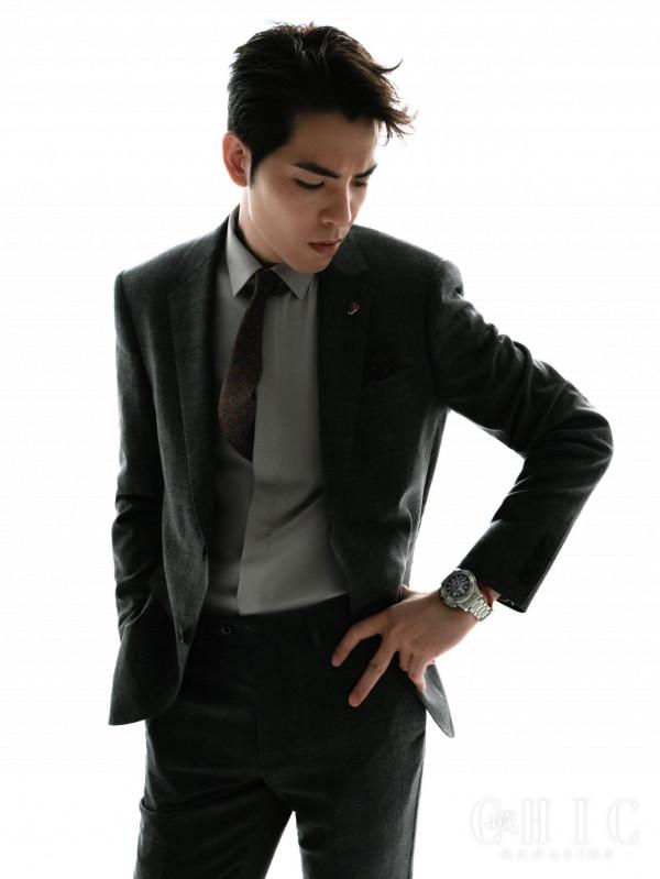 雨神魅力 席捲腕間蕭敬騰佩戴ORIENT東方雙獅腕錶拍攝雜誌大片 雨神魅力 席捲腕間蕭敬騰佩戴ORIENT東方雙獅腕錶拍攝雜誌大片