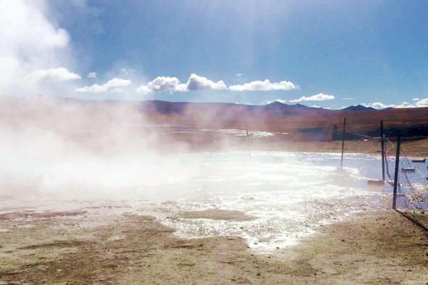 藏西秘境雪域之巔上的“魔眼”達格架間隙噴泉