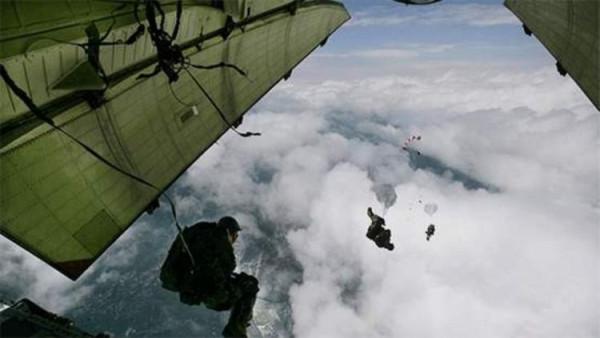13年前汶川地震,空降兵15勇士從4999米高空盲跳而下,近況如何了 13年前汶川地震,空降兵15勇士從4999米高空盲跳而下,近況如何了