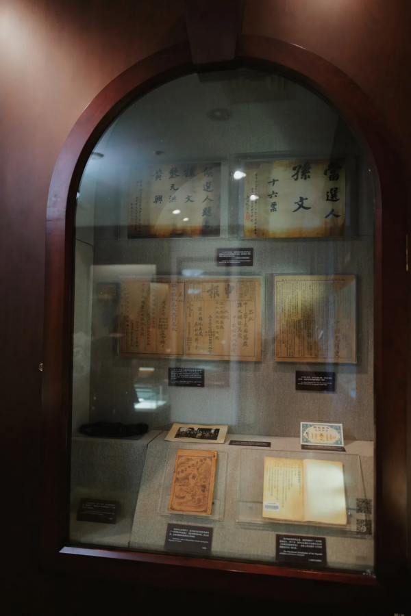 這輛“百年限定”的紅色巴士，今年特別值得坐上一坐