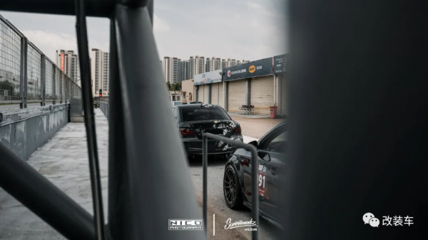 珍獸般的黑武士寶馬1M,開慣了500馬力本田S2000也不一定能駕馭 珍獸般的黑武士寶馬1M,開慣了500馬力本田S2000也不一定能駕馭