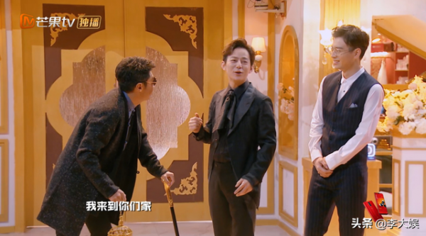 《明偵》拍攝內景曝光，何炅帶頭梳理案情，王鷗大張偉造型太搶鏡