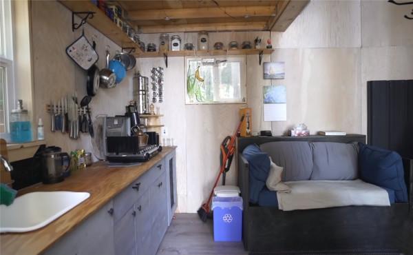 一對夫婦在荒島上住2年,蓋起10㎡蝸居,“離網”的日子簡單快樂 一對夫婦在荒島上住2年,蓋起10㎡蝸居,“離網”的日子簡單快樂