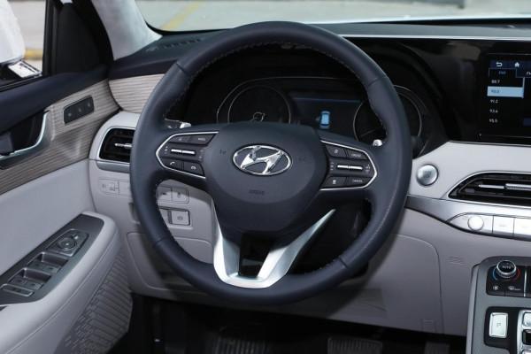 現代進口中大型SUV，配3.5L+8AT，車長近5米，帶你看帕里斯帝