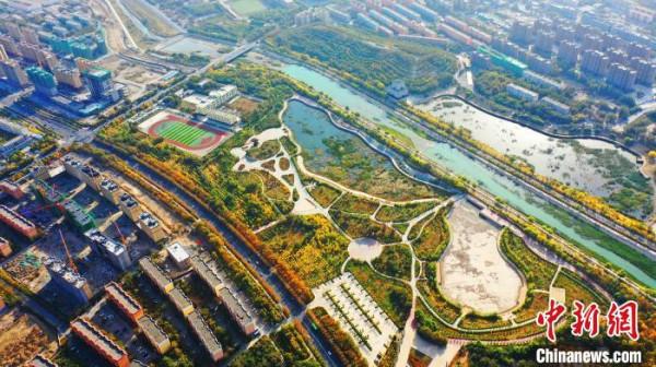 新疆托克遜縣白楊河秋景如畫