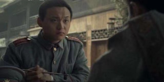 1951年，一位農民指著牆上的偉人畫像：這不是我兄弟嗎？