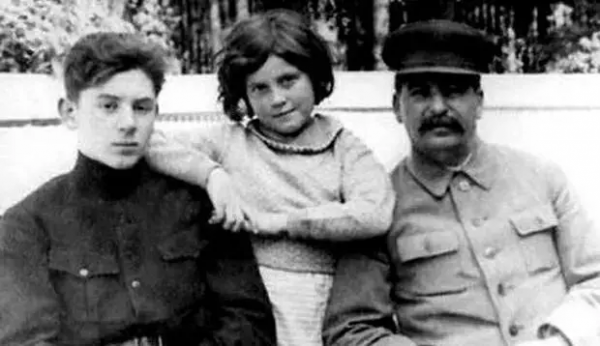 什麼人，才會跟這幫&OpenCurlyDoubleQuote;畜生&rdquo;共情？