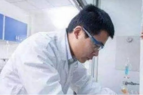 2004年山東高考狀元，考得749分，差一分滿分，後來在做什麼呢？