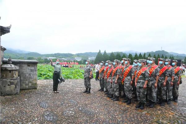 熱點|官兵這次穿軍裝集體外出,去的地方很神聖 熱點|官兵這次穿軍裝集體外出,去的地方很神聖