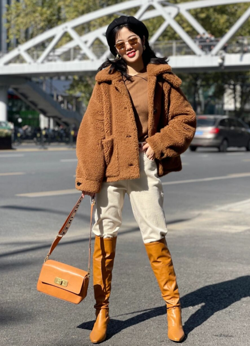 長筒靴不好搭配？那是你沒遇到這4件上衣，這樣穿上氣場全開