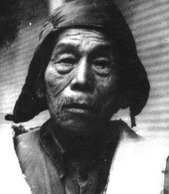 1982年,巴中山區一農民聚眾“稱帝”,強佔當地婦女為“妃嬪” 1982年,巴中山區一農民聚眾“稱帝”,強佔當地婦女為“妃嬪”