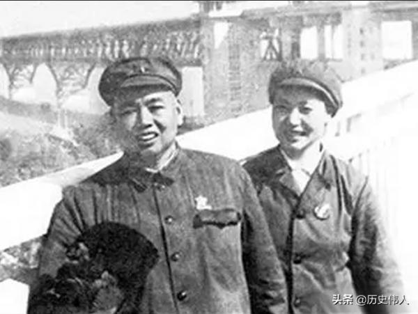 57年許世友回鄉探母，路上和秘書說：咱們動靜小點，我沒告訴老孃