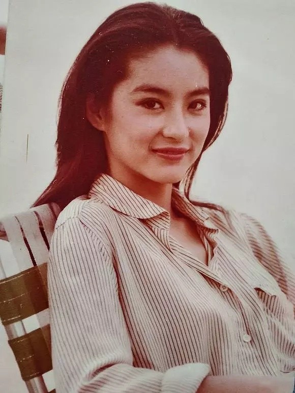 香港明星來內地發展:50歲的賣情懷,40歲的拼保養,30歲的混不開 香港明星來內地發展:50歲的賣情懷,40歲的拼保養,30歲的混不開