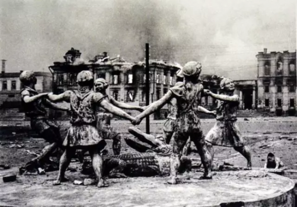 76年前的今天，日本侵略者宣佈無條件投降！告訴孩子，這一天值得銘記