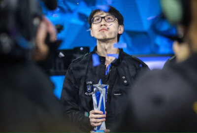 EDG進入決賽，對妹扣是此生僅有的機會？能否奪得大滿貫在此一舉