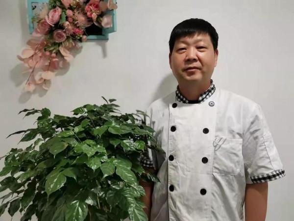 廚師長自立門戶創品牌鮮味坊，朋友們聞風而動去捧場連聲賀