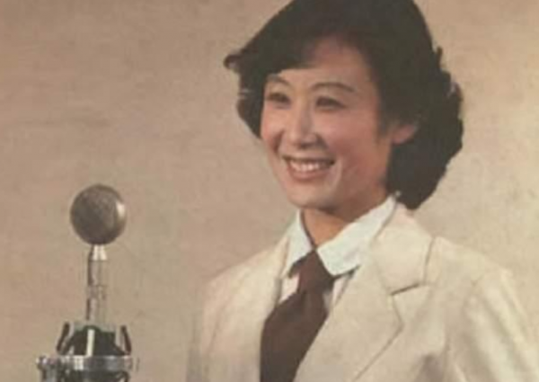 《軍港之夜》蘇小明：23歲一夜爆紅，巔峰時遠走法國，如今怎樣了