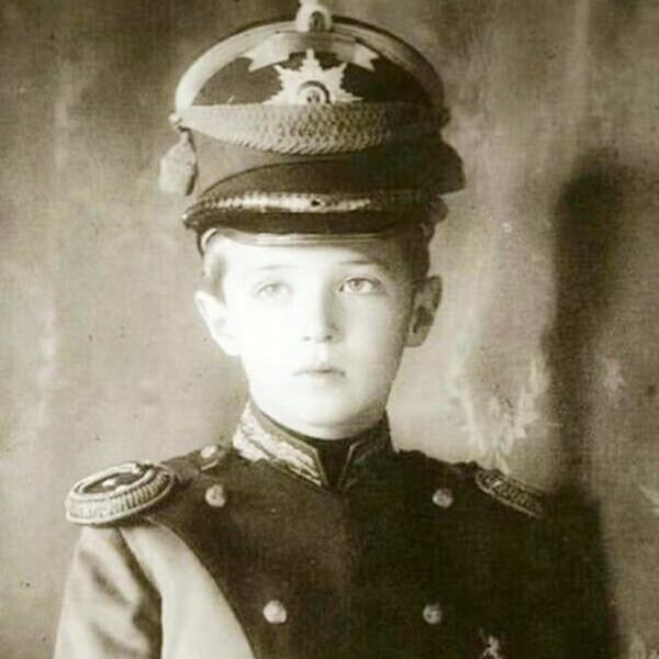 不死妖僧吃8塊劇毒蛋糕，讓親王為其獻唱，閉眼後抬頭：換個調子