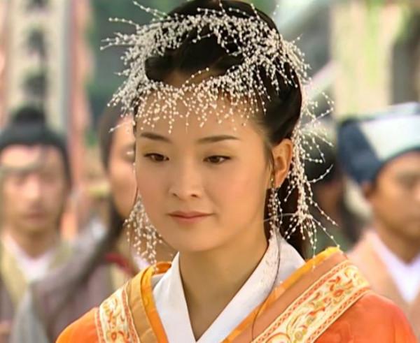 奇思妙想的90年代古裝劇造型：滿天星、蘋果網、插扇子、插筷子