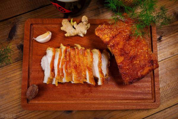 五香味脆皮五花肉醃製以及烤皮和爆皮的做法 五香味脆皮五花肉醃製以及烤皮和爆皮的做法