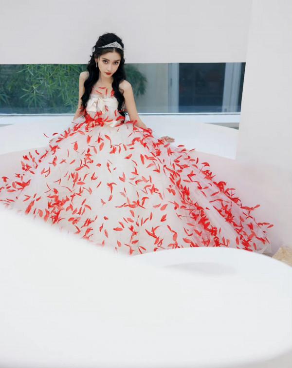 林一拿Angelababy照片做朋友圈封面,來感受一下美貌暴擊吧 林一拿Angelababy照片做朋友圈封面,來感受一下美貌暴擊吧