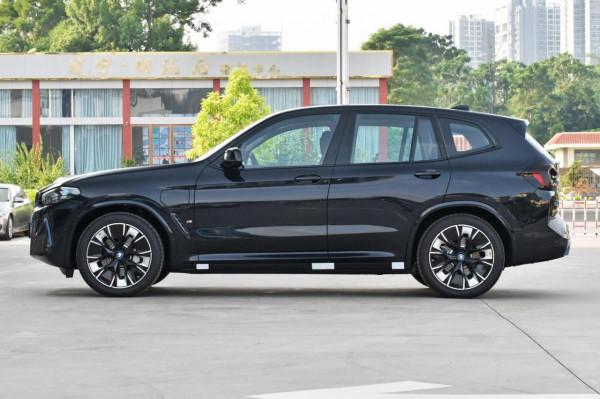 寶馬iX3:純電續航里程490km,286馬力,指導價43.99萬,造型討喜 寶馬iX3:純電續航里程490km,286馬力,指導價43.99萬,造型討喜