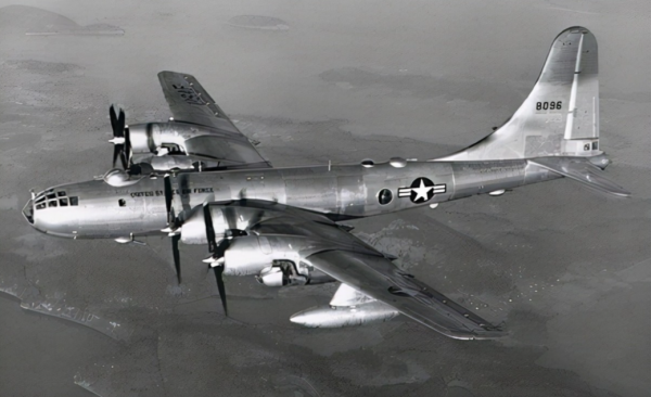 1953年，蘇聯一架客機被美軍擊落，索賠180萬美元無果，以牙還牙