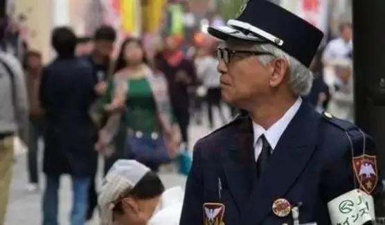 貧富差距很小的日本社會存在“三大怪象”