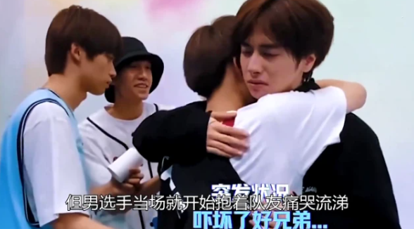 拍戲靠摳圖、1公里內必有五星酒店，“塑膠演員”的下限有多低？