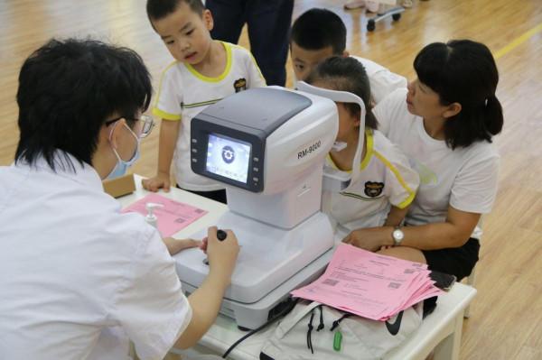 區雍錦幼兒園開展幼兒視力篩查活動 區雍錦幼兒園開展幼兒視力篩查活動