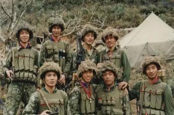 對越作戰：越南特工太狡猾，喬裝改扮闖我軍陣地，卻被一新兵識破