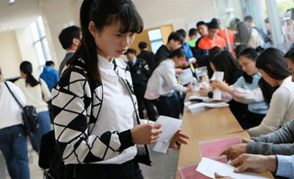 想要供一名大學本科生用，4年時間要花多少錢？真實數目有些嚇人