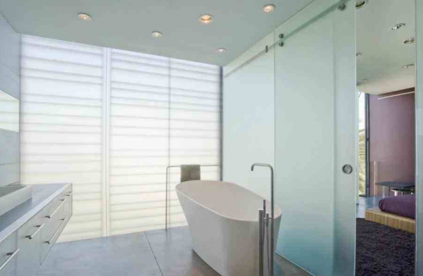 現在的酒店，為什麼廁所都是透明的？難道不會擔心洩露隱私嗎？