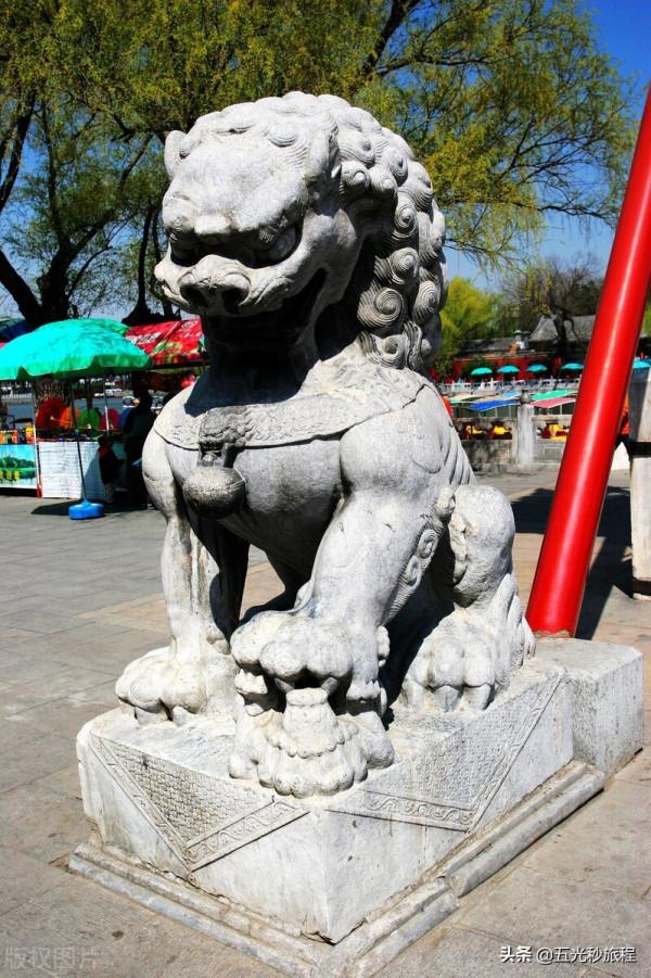 北海公園永安橋 一對被&OpenCurlyDoubleQuote;錯置&rdquo;的石獅子