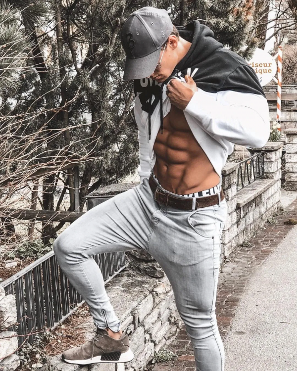 真人版人猿泰山刷屏朋友圈，這肌肉身材什麼水平？