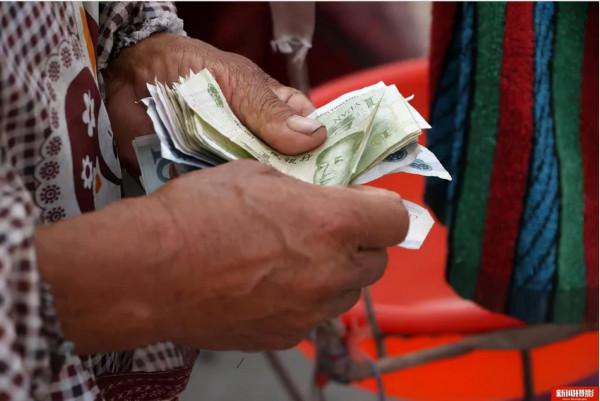 從今天起，上街請帶點現金吧…