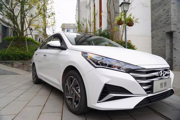 省心耐看代步小車，1&period;4L動力夠用，油耗4&period;9L，現代悅納值得買嗎？