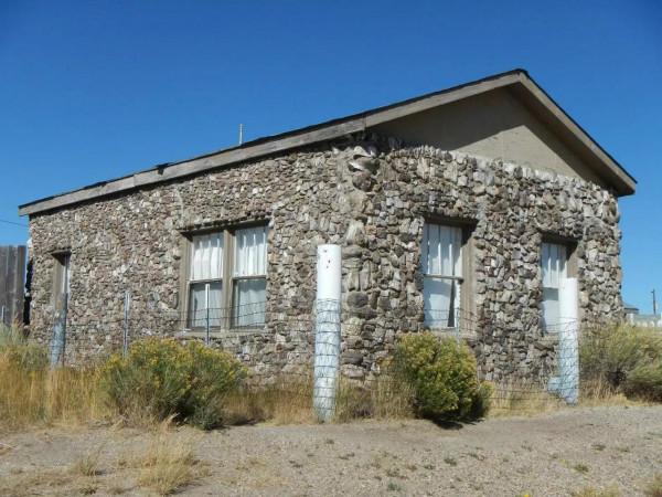 美國骨屋——由5796塊恐龍骨骼建成的小屋