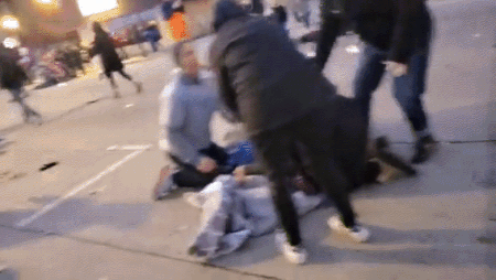 5死48傷！非裔歌手開SUV衝入遊行人群，老人孩子被撞飛，兇手曾碾壓孩子親媽