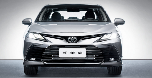 豐田凱美瑞換代之後顯冷酷，依舊延續兩種能源模式可供選擇