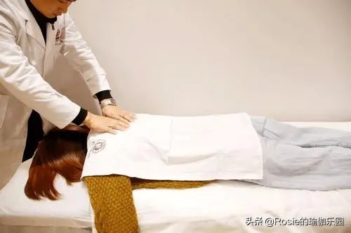 歐陽娜娜成現實版樊勝美?久坐辦公又追劇腰痛難忍?這樣3步改善 歐陽娜娜成現實版樊勝美?久坐辦公又追劇腰痛難忍?這樣3步改善