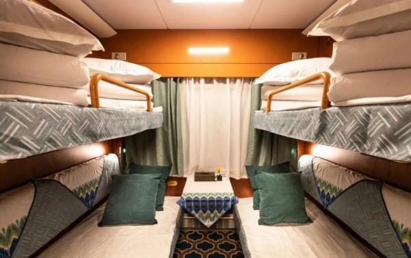 中國最豪華的旅遊火車專列開通了，沿途風景每一幀都是世界級大片