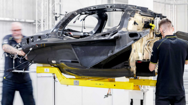 阿斯頓馬丁Valkyrie搭配6.5升V12混動系統 輸出功率高達1140馬力 阿斯頓馬丁Valkyrie搭配6.5升V12混動系統 輸出功率高達1140馬力