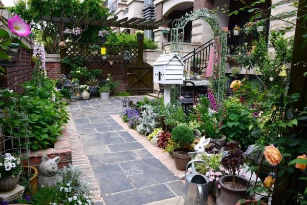 同樣是庭院,環繞式就格外優秀,院子繞著房子走,採光好檔次高 同樣是庭院,環繞式就格外優秀,院子繞著房子走,採光好檔次高