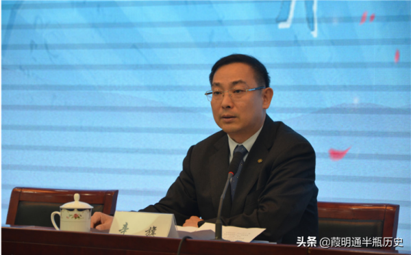 無名英雄紀念碑文為何寫做無朕加之而不怒，而不是無故加之而不怒