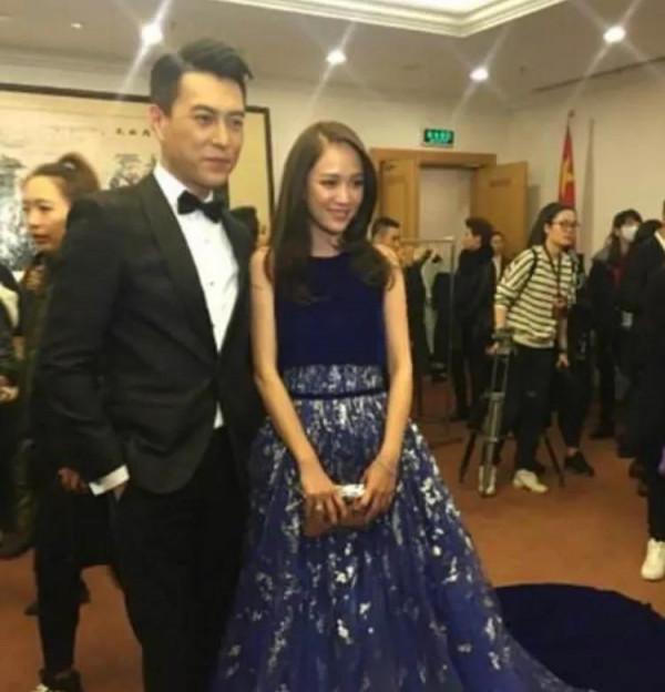 靳東跟誰合影都像是一家人